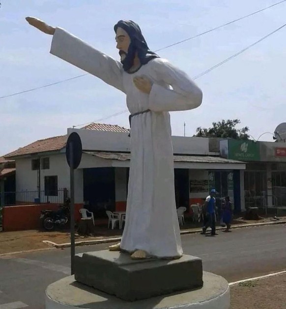 Faildienstag: Jesus macht komische Pose