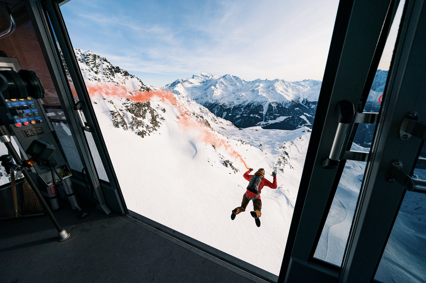 Un petit base jump depuis la cabine, ça vous botte?