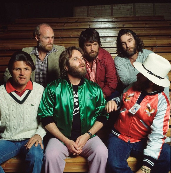 (left to right) Back row Mike Love, Brian Wilson and Dennis Wilson (1944 - 1983). Front row, Bruce Johnston, Carl Wilson (1946 - 1998) and Al Jardine of American group the Beach Boys pose in Oslo, Nor ...