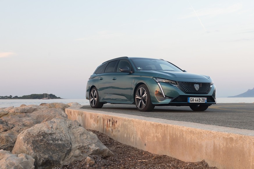 L’hybride familiale: on a testé la Peugeot 308 GT SW PHEV