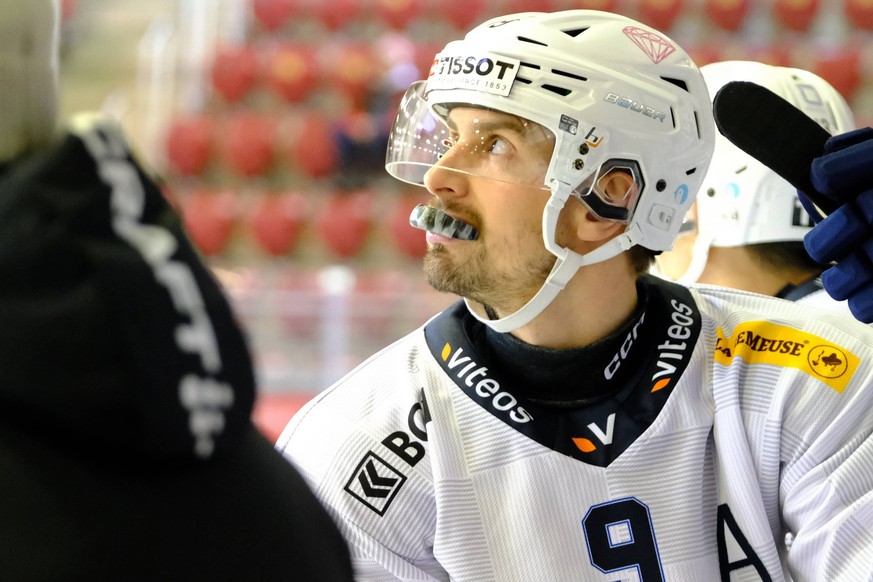 HC La Chaux-de-Fonds Forward Oliver Achermann 9 SKY Swiss League - EHC Winterthur vs HCC WINHCC Winterthur Deutweg Z�rich Schweiz Copyright: xSergioxBrunettix
