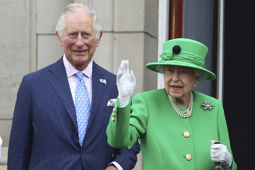 Britain's Prince Charles, and Queen Elizabeth II appear on the balcony of Buckingham Palace during the Platinum Jubilee Pageant outside Buckingham Palace in London, Sunday June 5, 2022, on the la ...