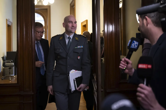 Le responsable de la sécurité Josef Dittli (à gauche) avec le chef de l'armée Thomas Süssli.