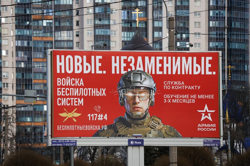 Une publicité pour les forces armées russes à Saint-Pétersbourg. Cette affiche vise à recruter de nouveaux soldats spécialisés dans les drones.