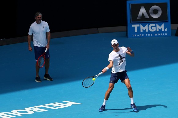 A peine sorti de son isolement forcé, Novak Djokovic s'est entraîné au Melbourne Park.