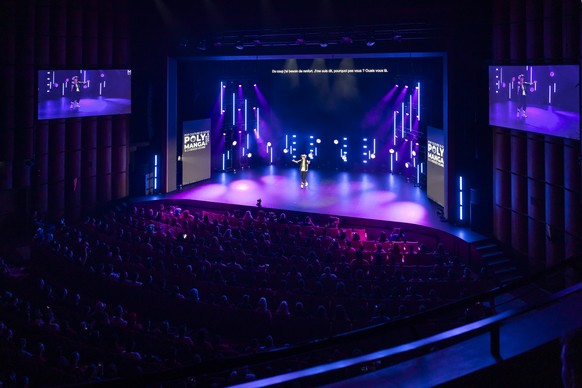 Une personne portant un deguisement sur la scene du theatre de Beaulieu participe a un cosplay lors du festival Polymanga ce samedi, 19 avril 2025 sur le site de Beaulieu a Lausanne. Le festival Polym ...