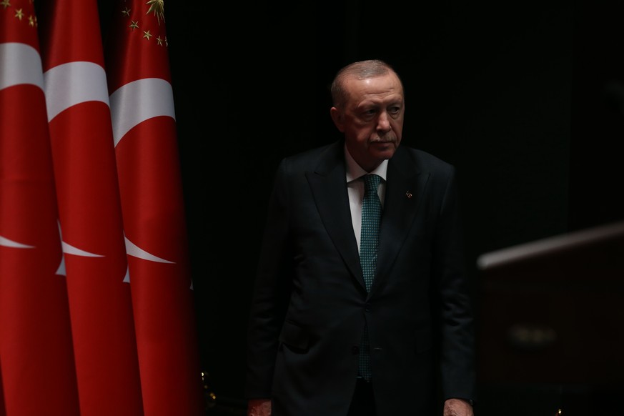 epa12872215 Turkish President Recep Tayyip Erdogan holds a press conference following a cabinet meeting in Ankara, Turkey, 06 April 2026. EPA/NECATI SAVAS