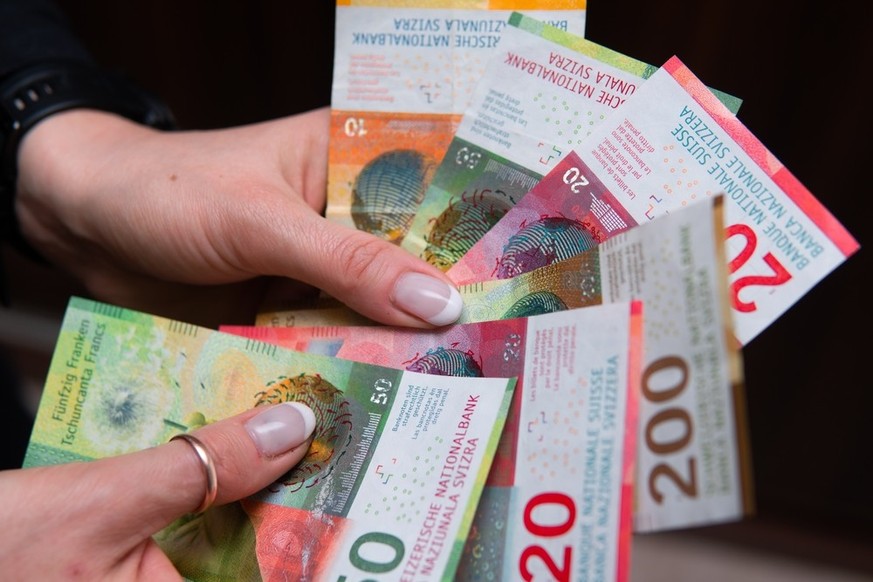 En Suisse, le salaire médian pour un poste à plein temps s&#039;élevait en 2022 à 6788 francs bruts par mois.