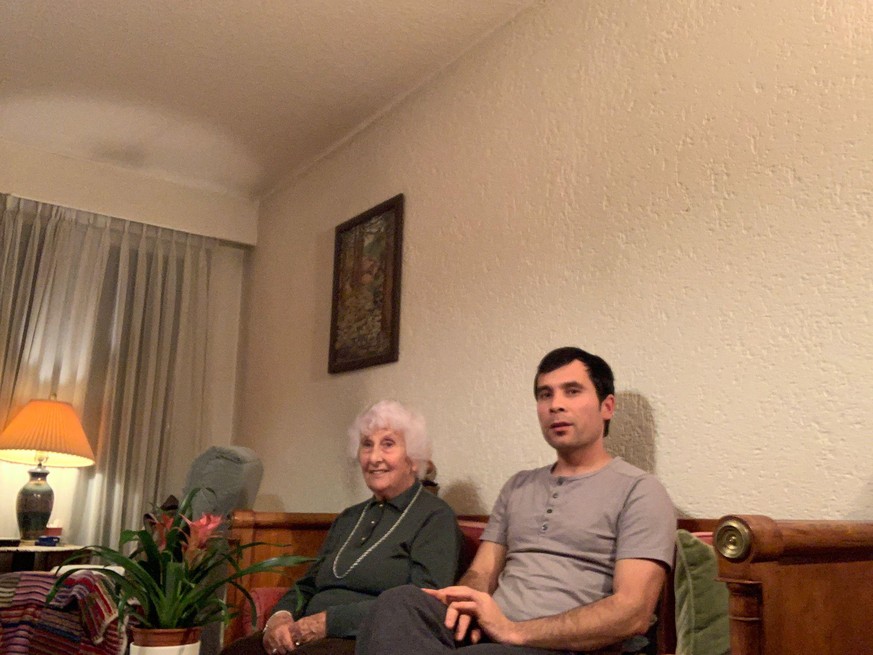 Nancy Albert (91 ans) héberge le réfugié afghan Yasin Rafat (31 ans) dans son appartement depuis 2017. La cohabitation se passe si bien que les deux amis souhaitent la poursuivre aussi longtemps que p ...