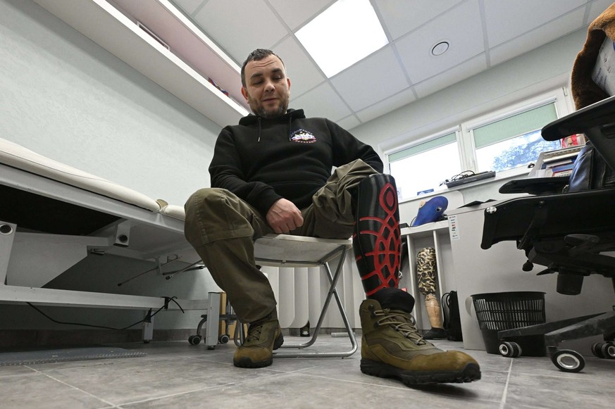 Dmitri, ancien soldat âgé de 42 ans et connu sous le nom de code «Torg», a perdu sa jambe gauche sur le champ de bataille en Ukraine.