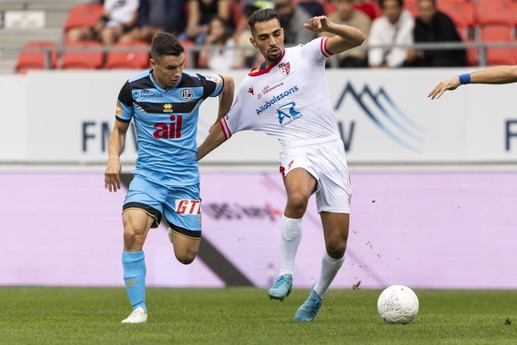 Mattia Zanotti (LUG), gauche, lutte pour le ballon avec Ilyas Chouaref (SIO), droite, lors de la rencontre de football de Swiss Super League entre le FC Sion et le FC Lugano ce dimanche, 22 septembre  ...