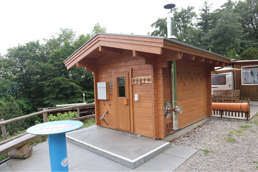 Le camping naturiste Chläb possède même un nouveau sauna.