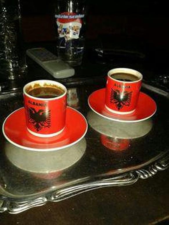 <strong>Et il est commun, pour les étrangers, de se voir offrir un café par un Albanais, qu'il est mal vu de refuser.</strong>