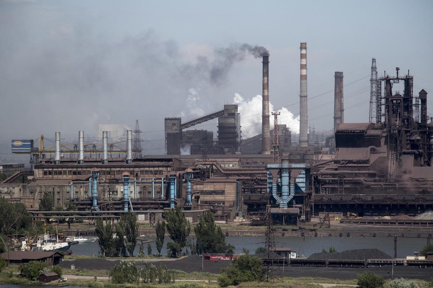 epa06786752 A general view of the Azovstal constructions in the eastern Ukrainian city of Mariupol, 05 June 2018. &#039;Azovstal Iron and Steel Works&#039; is a part of metallurgical division Metinves ...
