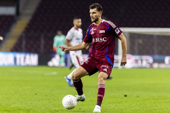 Miroslav Stevanovic (SFC) controls the ball, during the Super League soccer match of Swiss Championship between Servette FC, SFC, and FC Sion, SIO, at the Stade De Geneve in Geneva, Switzerland, Satur ...