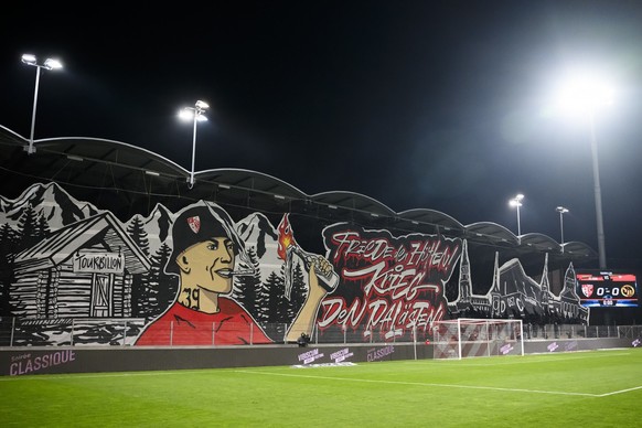 Le tifo du Gradin Nord lors de la rencontre des quarts de finale de la Coupe de Suisse de football entre FC Sion et BSC Young Boys le jeudi 29 fevrier 2024 au stade de Tourbillon a Sion. (KEYSTONE/Jea ...