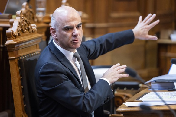 Bundesrat Alain Berset spricht zur Kleinen Kammer, an der Fruehjahrssession der Eidgenoessischen Raete, am Mittwoch, 2. Maerz 2022 im Staenderat in Bern. (KEYSTONE/Alessandro della Valle)