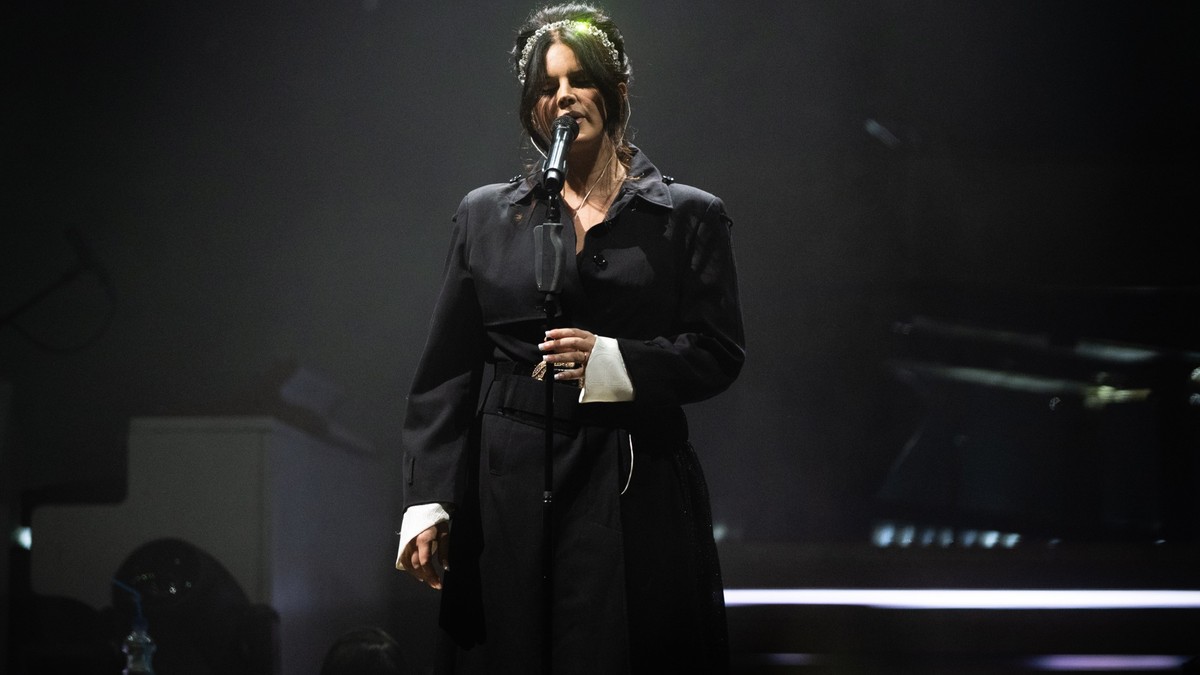 Lana Del Rey completa il suo concerto a cappella a Glastonbury nel 2024