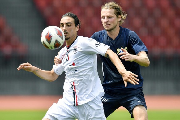 Der Zuercher Marc Hornschuh, rechts, gegen den Aarauer Mickael Almeida, links, beim Fussball Testspiel FC Zuerich gegen den FC Aarau im Stadion Letzigrund in Zuertich am Samstag, 3. Juli 2021. (KEYSTO ...