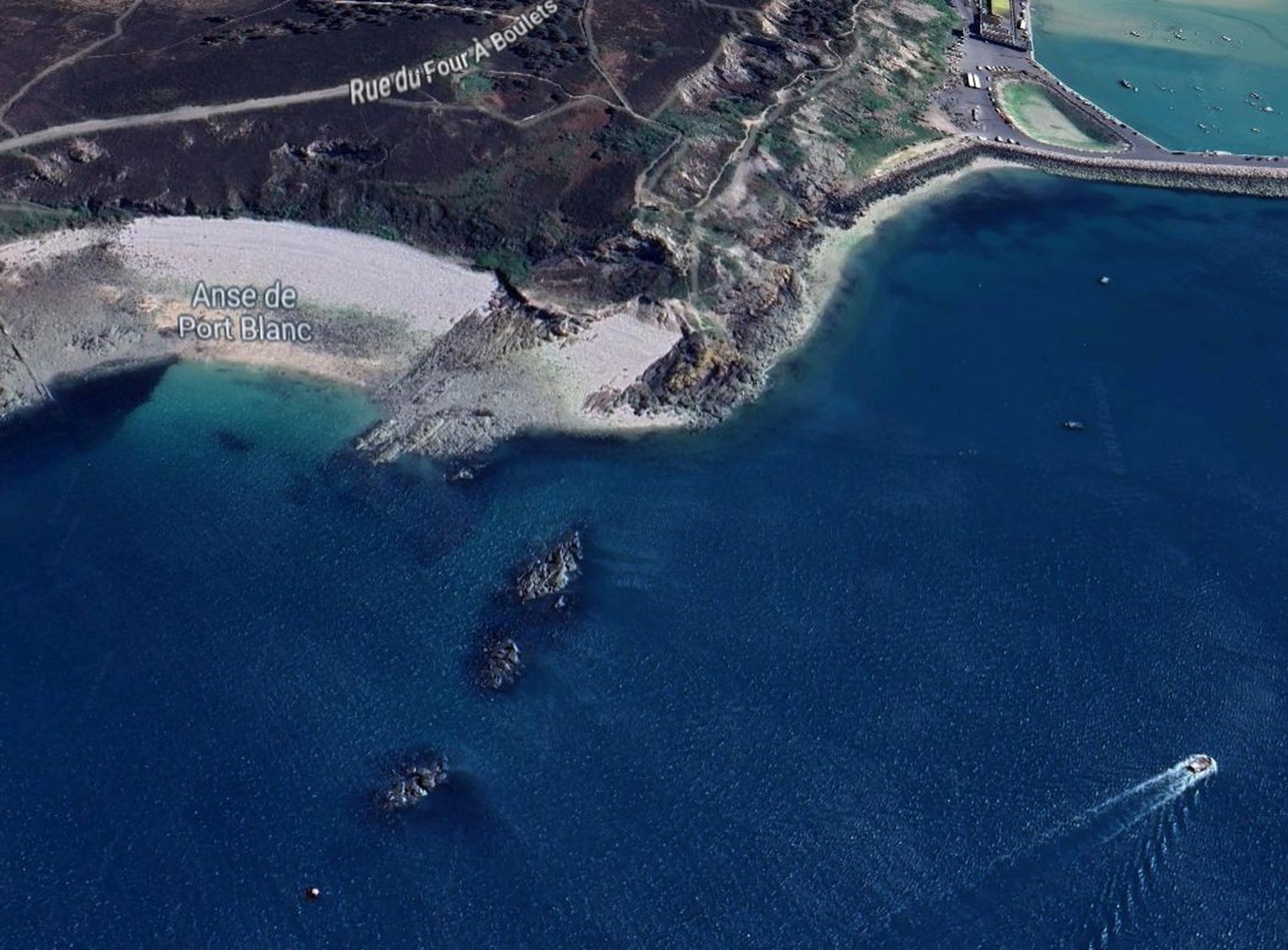 Die drei Felsen (Pointe des Trois-Pierres) beim Cap d&amp;#039;Erquy.
https://maps.app.goo.gl/viDL7T9zW45KxVxPA