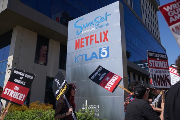 epaselect epa10800344 Members of both WGA (Writers Guild of America) and SAG-AFTRA (The Screen Actors Guild) picket in front of Netflix Headquarters in Los Angeles, California, USA, 14 August 2023. As ...
