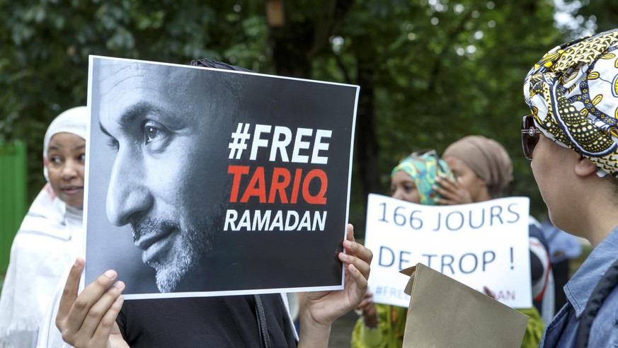 Women hold placards with writing &quot;Free Tariq Ramadan&quot; and &quot;166 days too much!&quot;, during a rally in support of Islamic scholar Tariq Ramadan next to French consulate, in Geneva, Swit ...