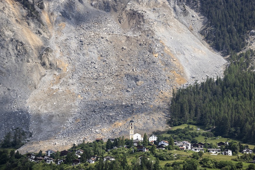 epa10694586 A general view shows the village of Brienz-Brinzauls below the rockfall &#039;Brienzer Rutsch&#039; (L) in Brienz-Brinzauls, Grisons canton, Switzerland, 16 June 2023. Overnight 16 June a  ...