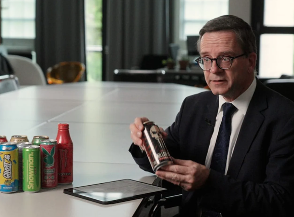 «Les laboratoires cantonaux doivent effectuer des contrôles par sondage et, si nécessaire, imposer des mesures», explique Pascal Pichonnaz. «Dans les cas les plus graves, une boisson peut être interdi ...