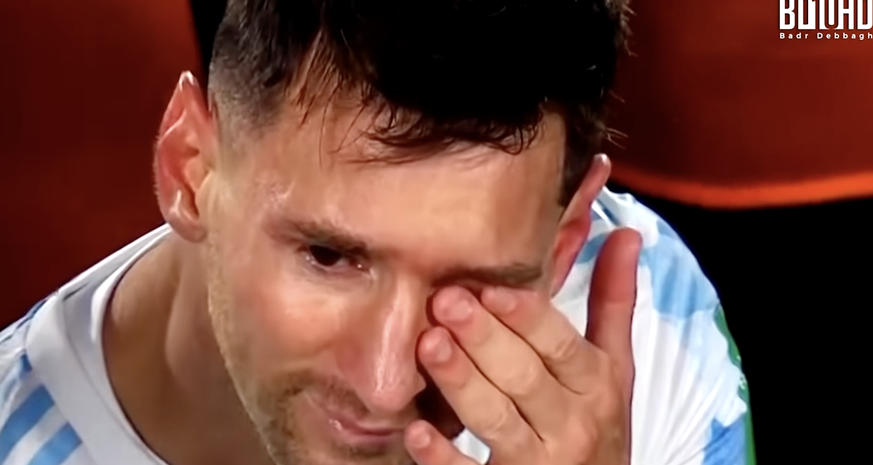 L'international argentin du PSG a été ému aux larmes jeudi soir en présentant le trophée de la Copa America dans son pays.