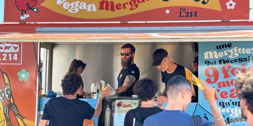 Fête de l&#039;humanité festival vegan merguez saucisse nourriture