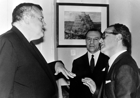 ORSON WELLES, LUIGI LURASCHI AND DINO DE LAURENTIS IN ROME, ITALY ; 9 JULY 1963, Copyright: Topfoto UnitedArchivesIPU460015