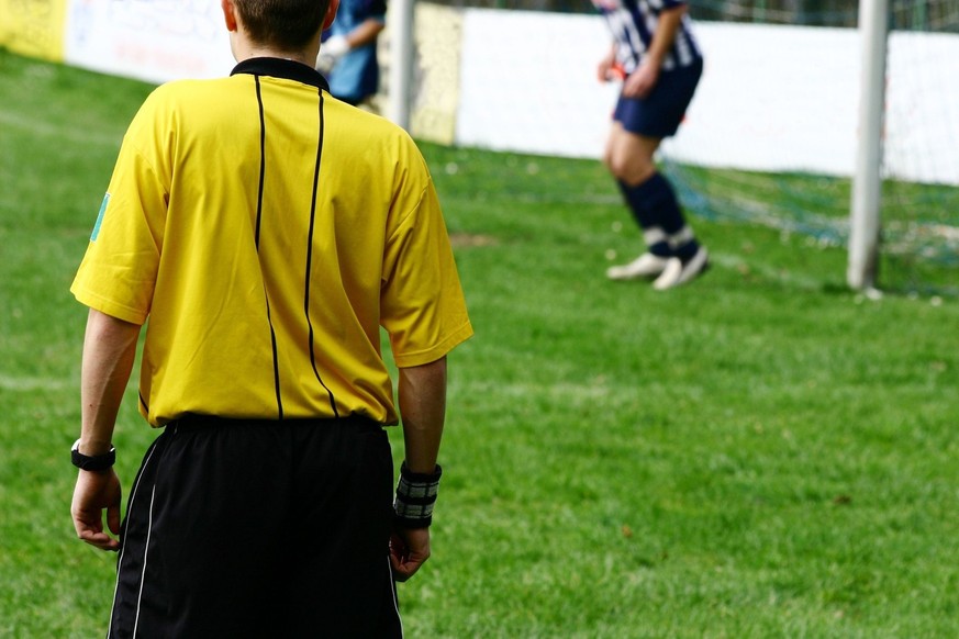Pour un arbitre, ce qu'il se passe sur le terrain peut avoir des répercussions dans la vie privée.