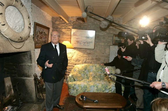 Jean-Marie Le Pen en 2007 dans sa maison de la Trinité-sur-Mer.