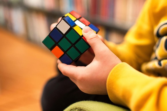 Auch heute knobeln Kinder zeitweise noch am Rubik-Würfel herum.