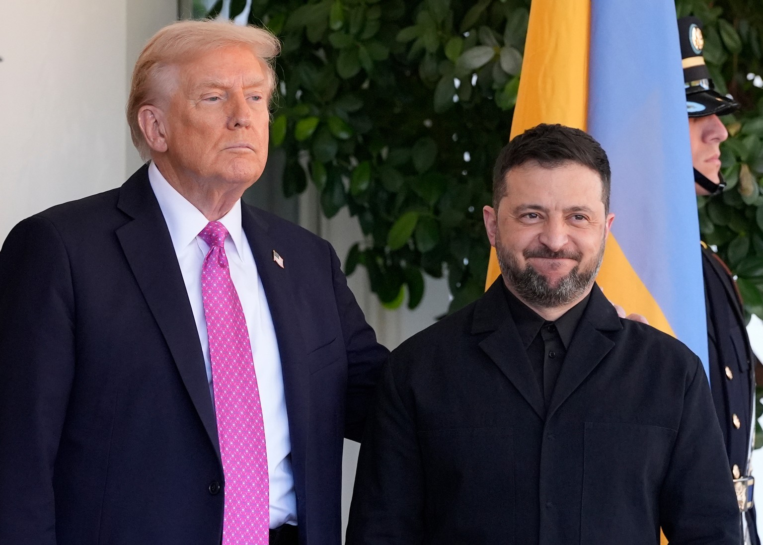 President Donald Trump, left, greets Ukraine&#039;s President Volodymyr Zelenskyy at the White House, Friday, Oct. 17, 2025, in Washington. (AP Photo/Alex Brandon)
Donald Trump,Volodymyr Zelenskyy