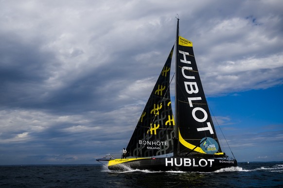Le navigateur suisse Alan Roura navigue sur son Imoca 60 Hublot lors d&#039;un entrainement le lundi 5 septembre 2022 a Lorient en France. Avec ce nouveau bateau, Alan Roura vise le prochain Vendee Gl ...