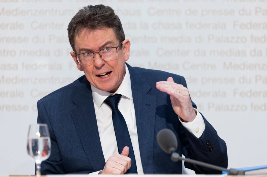 Le conseiller fédéral Albert Rösti (UDC) a eu des arguments inattendus contre la réduction de la redevance radio-tv SSR.