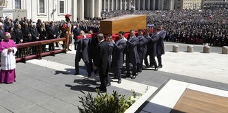 Le monde rend hommage au pape François