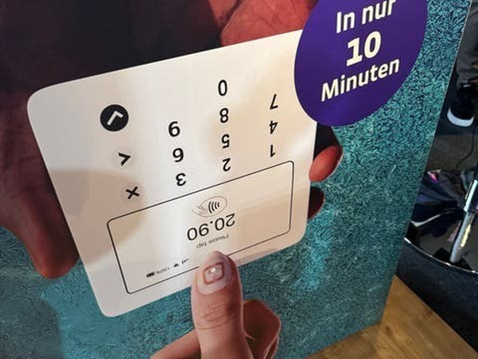 Smart Chip: Voici comment la Suisse révolutionne les paiements avec une puce sur l'ongle