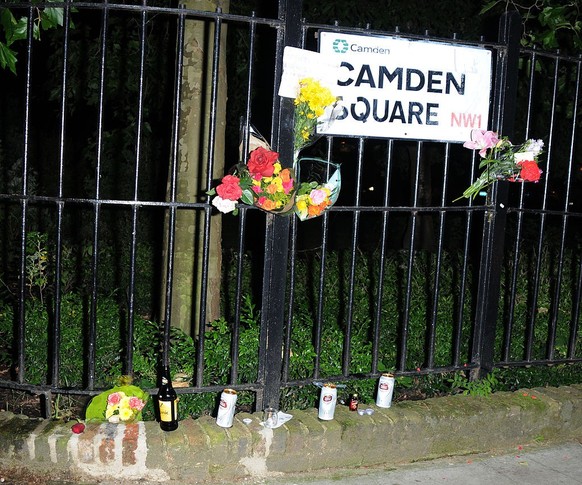 LONDON, UNITED KINGDOM - JULY 23: Amy Winehouse vigil outside Amy Winehouse&#039;s North London home on July 23, 2011 in London, England. Singer Winehouse, 27, was found dead today. (Photo by Sylvia L ...