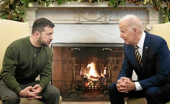 Ukraine&#039;s President Volodymyr Zelensky meets with US President Joe Biden in the Oval Office of the White House, in Washington, DC on December 21, 2022. Zelensky is in Washington to meet with US P ...