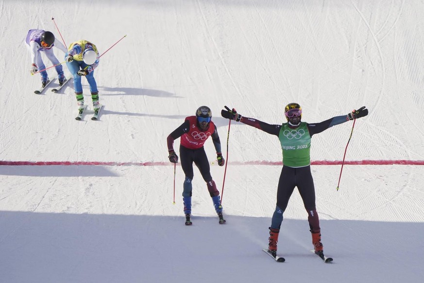 Ryan Regez a franchi la ligne devant Alex Fiva.