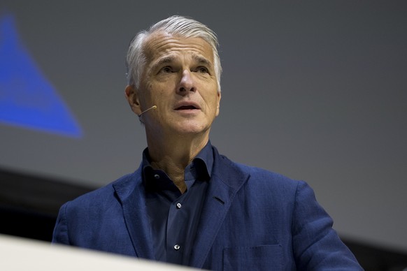 Sergio Ermotti, CEO der Grossbank UBS spricht bei einer Auszeichnung am "Let's Talk" Symposium am Freitag, 22. November 2025 im Kongresshaus in Zuerich. (KEYSTONE/Claudio Thoma)