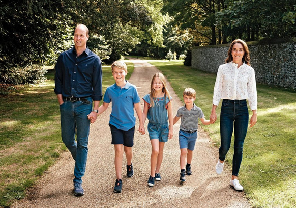 Ses enfants George, Charlotte et Louis reçoivent l'éducation la «plus ordinaire» de toutes les générations précédentes d'enfants royaux.