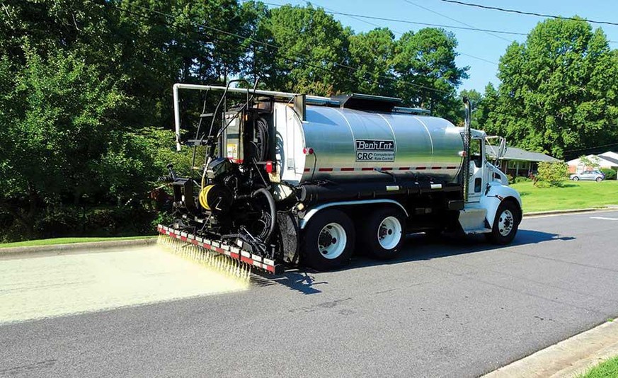 Le spray à bitume de la start-up Pavement Technology est censé absorber le rayonnement solaire et bien plus.