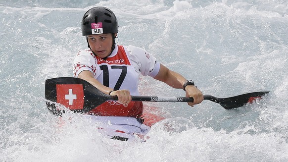 Switzerland&#039;s Elise Chabbey competes in the heats of the K-1 women&#039;s kayak slalom at Lee Valley Whitewater Center, at the 2012 Summer Olympics, Monday, July 30, 2012, in London. (AP Photo/Ki ...