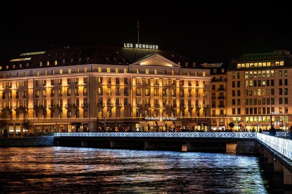 L&#039;Hôtel des Bergues à Genève est la proie des flammes.