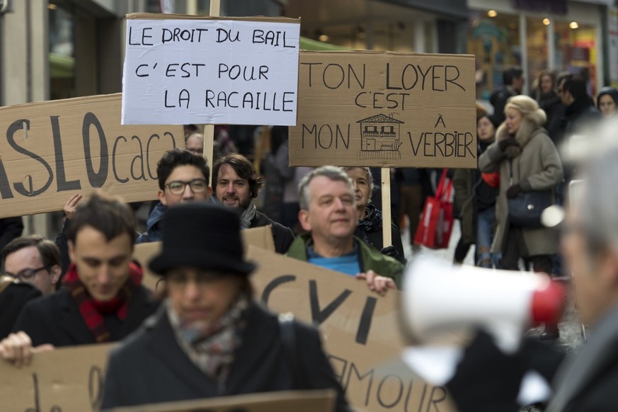Des personnes déguisées en bailleurs et propriétaires de logement manifestaient contre les loyers trop élevés le 2 février 2019 à Lausanne. [archives]