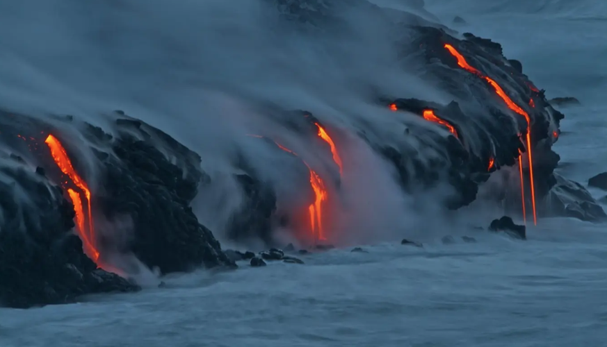 La lave, comme ici celle du volcan Kilauea à Hawaï, a probablement provoqué le réchauffement le plus rapide et le plus important de l'histoire, il y a 56 millions d'années.