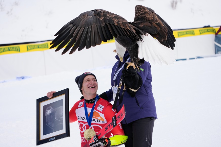 Switzerland&#039;s Marco Odermatt smiles after winning the World Cup men&#039;s giant slalom skiing race, Sunday, Dec. 7, 2025, in Beaver Creek, Colo. (AP Photo/John Locher)
APTOPIX United States Worl ...